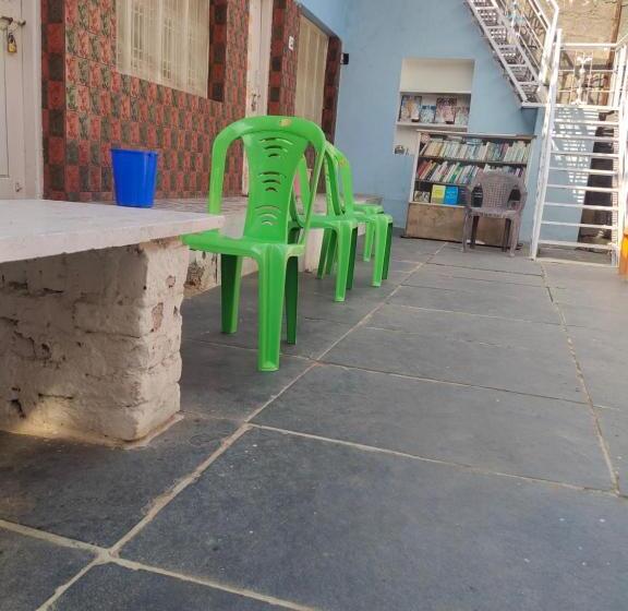 اتاق استاندارد, Kalyan Guesthouse