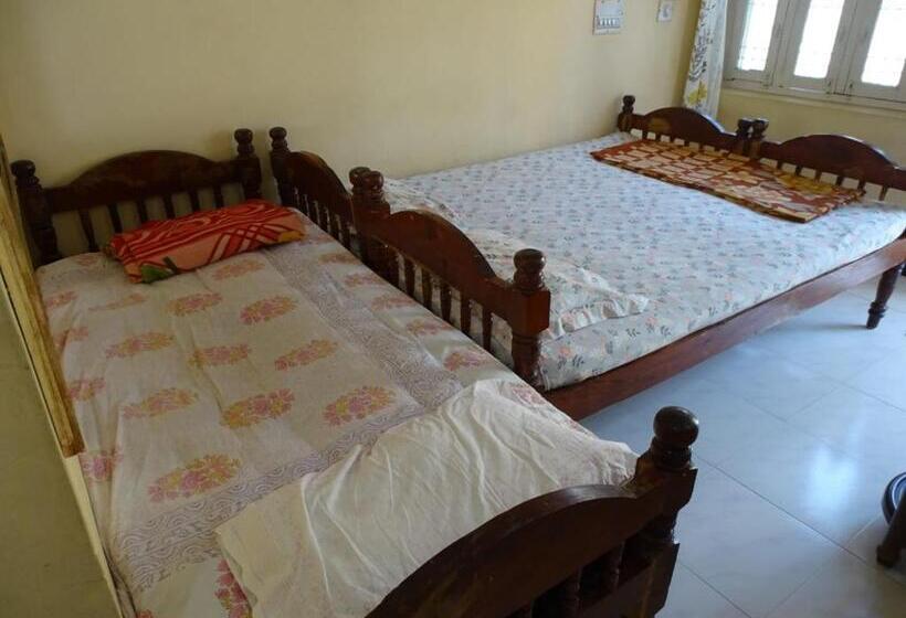 اتاق استاندارد, Kalyan Guesthouse