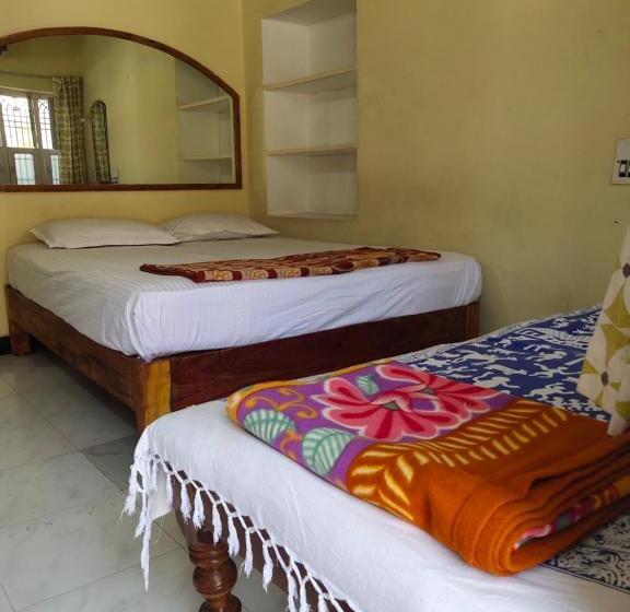 اتاق لوکس, Kalyan Guesthouse