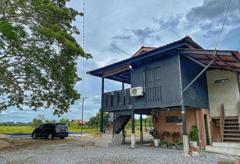 Номер Стандарт с Балконом, Kejora Homestay