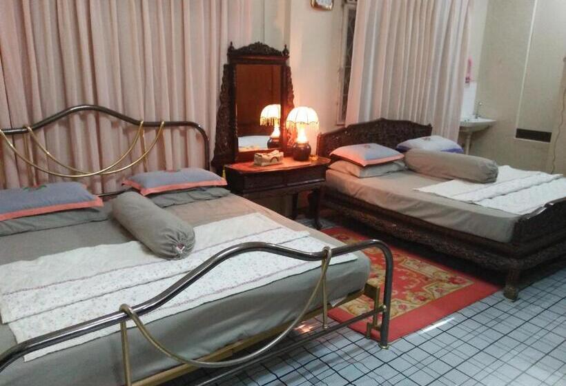 בית, 3 חדרי שינה, Teratak Ibunda Guest House