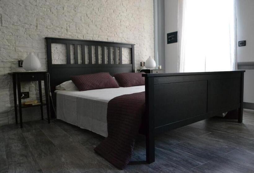 חדר לארבעה סטנדרטי עם מרפסת, B&b O Casteddu