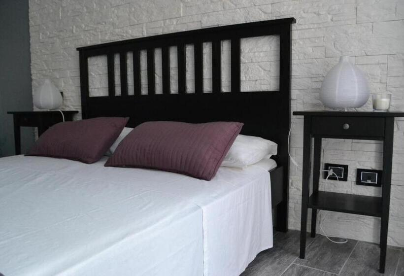 חדר לארבעה סטנדרטי עם מרפסת, B&b O Casteddu