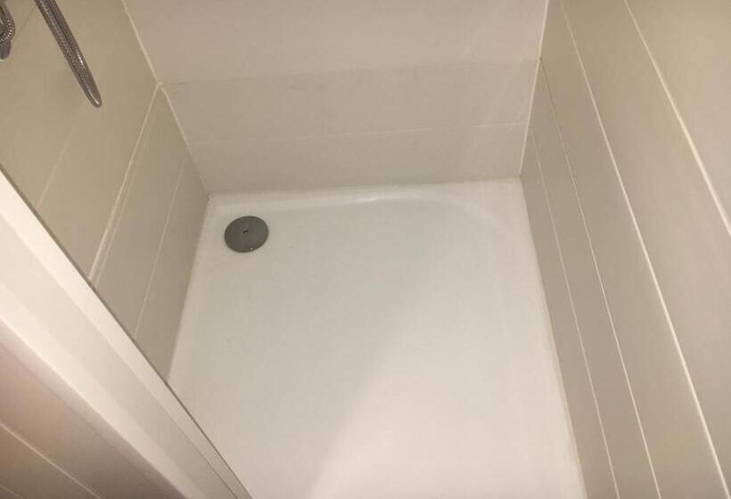 חדר סטנדרט, Alain Et Martine