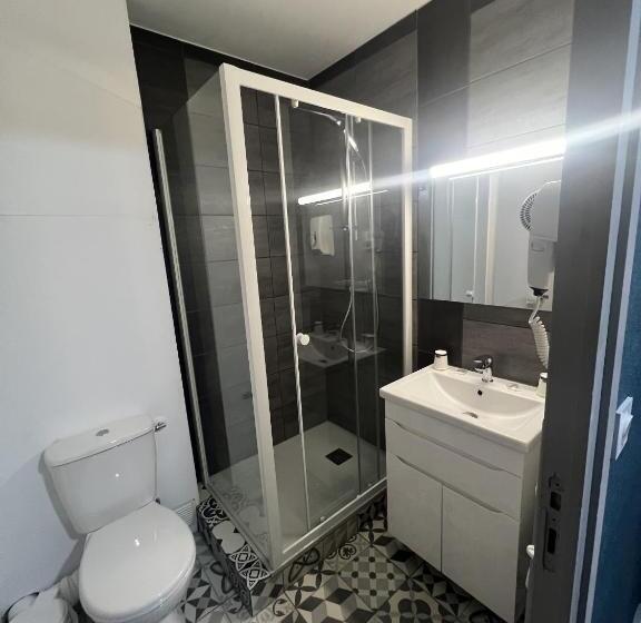 家庭间, Le Castel Du Cantal Groupe Village Fani