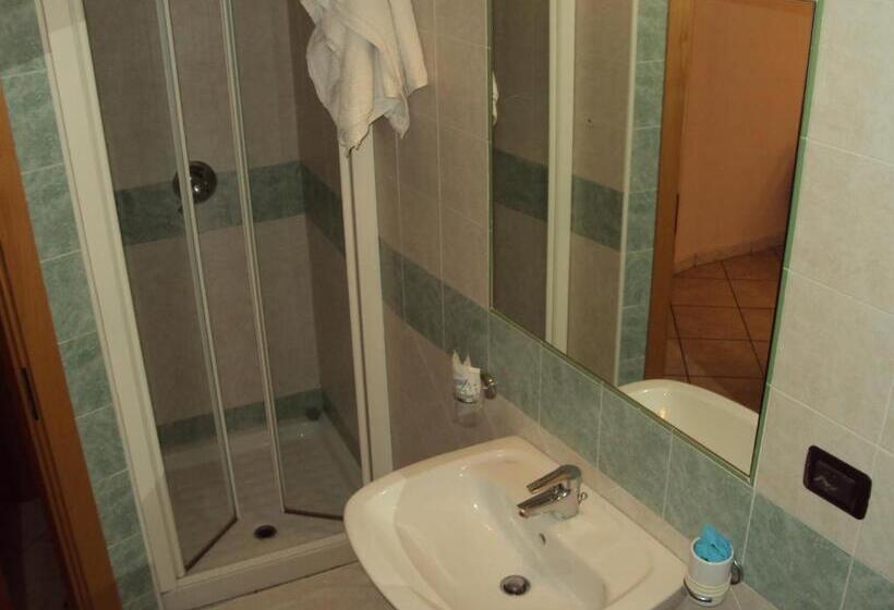 חדר סטנדרט לשלושה, Ristorante Montuori