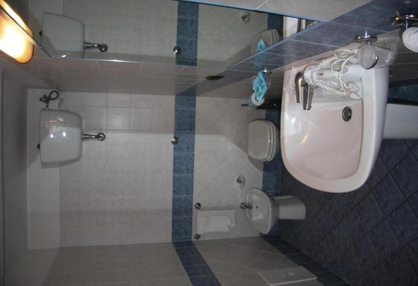 חדר סטנדרט לשלושה, Ristorante Montuori