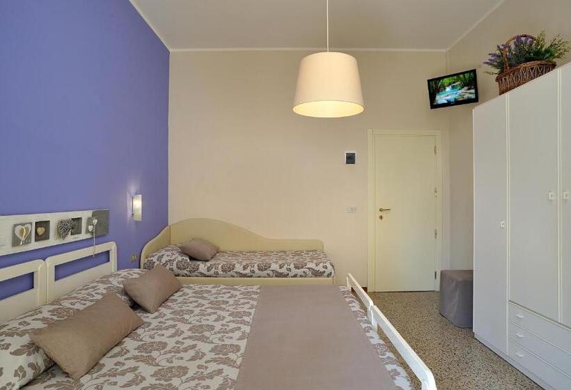 Трехместный Номер Стандарт с Балконом, Roma