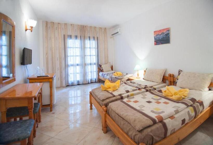 Номер Стандарт Трехместный, Stefanov 1