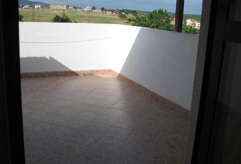 Семейный Номер, Stefanov 1