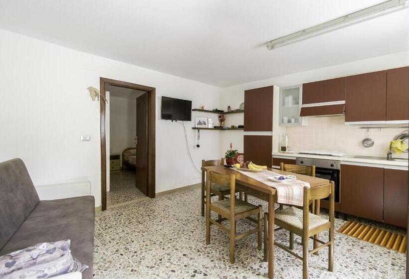 شقة غرفة واحدة, Magnolia B&b