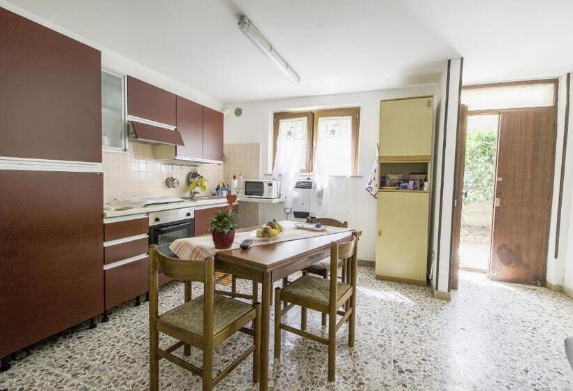 شقة غرفة واحدة, Magnolia B&b