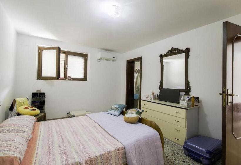 شقة غرفة واحدة, Magnolia B&b