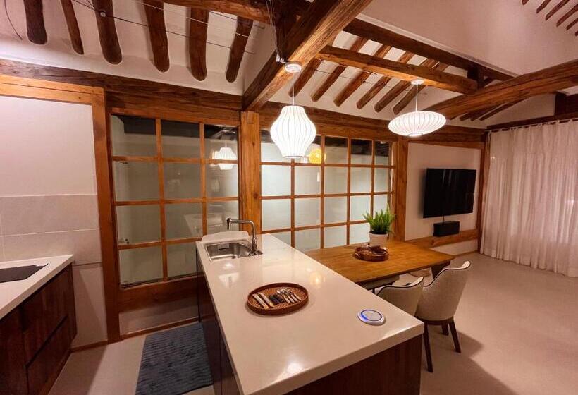 Family Suite, Dalbbit Hyang