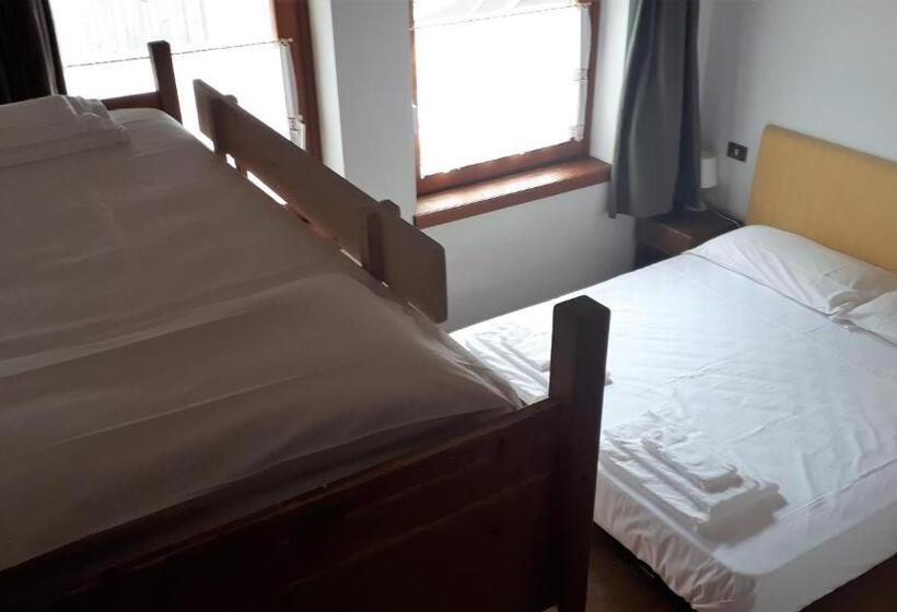غرفة قياسية رباعية, Due Parchi B&b