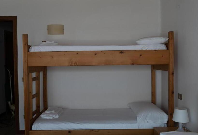 غرفة قياسية رباعية, Due Parchi B&b