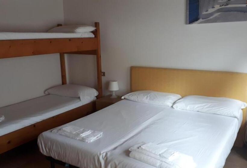 غرفة قياسية رباعية, Due Parchi B&b