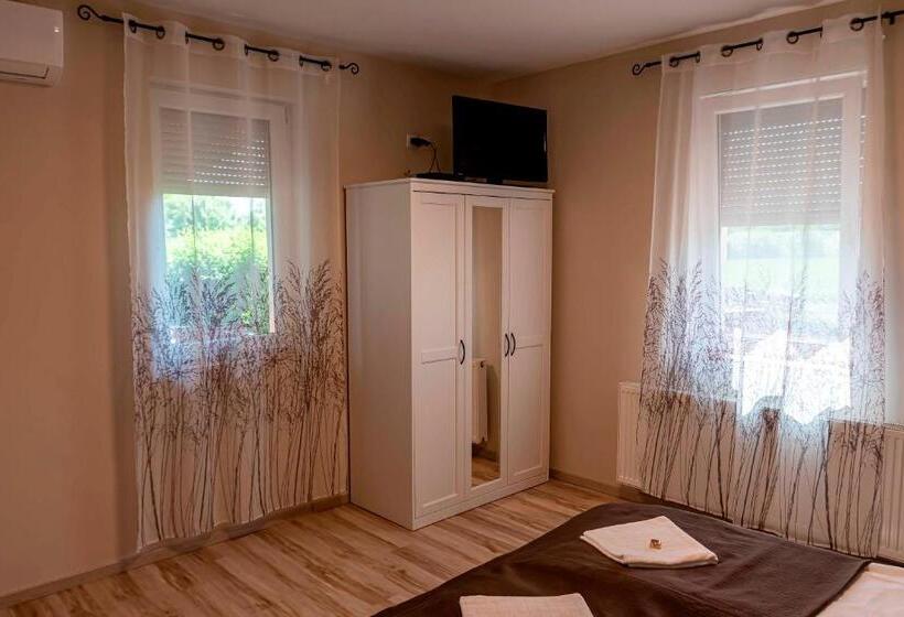 スタンダード4人部屋, Napraforgó Vendégház