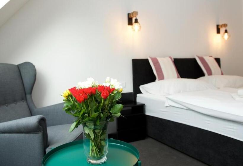 经济房, Penzion Formula