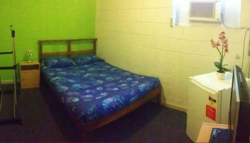 Perhehuone, Port Adelaide Backpackers