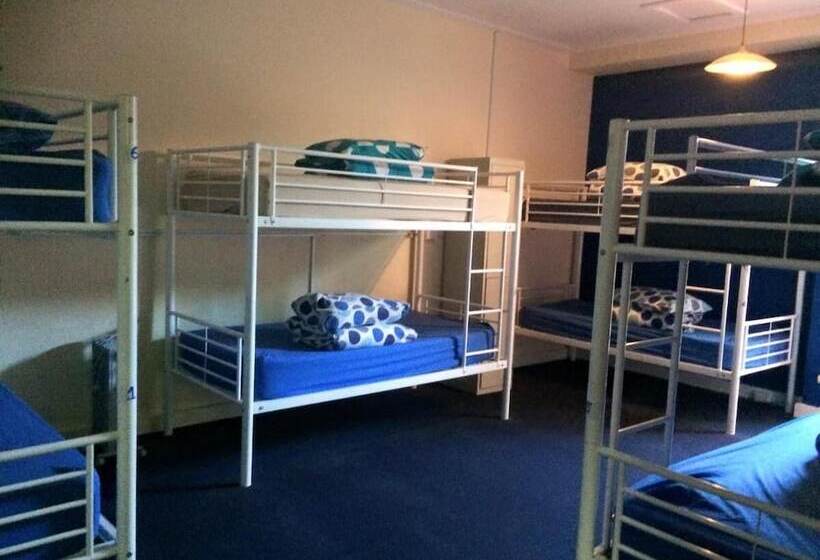 سرير فى غرفة مشتركه, Port Adelaide Backpackers