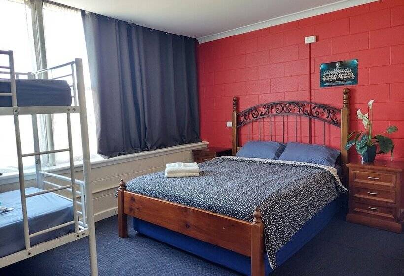 Семейный Номер, Port Adelaide Backpackers