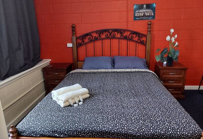 חדר משפחתי, Port Adelaide Backpackers