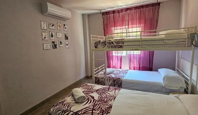 スタンダードトリプルルーム, Hostal La Cabaña