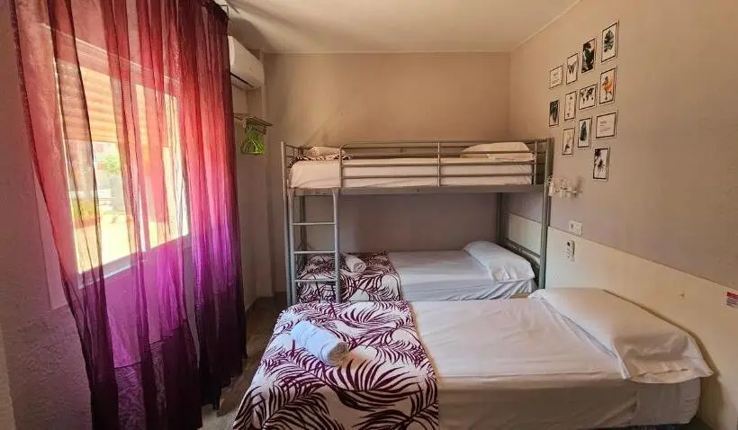 スタンダードトリプルルーム, Hostal La Cabaña