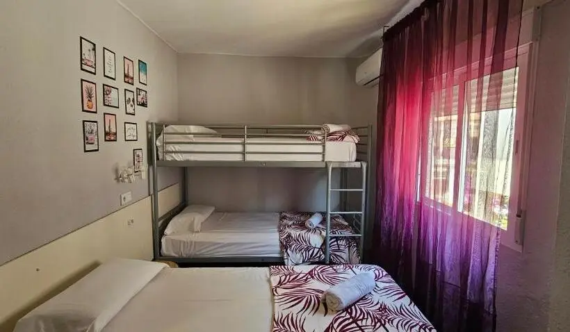 スタンダードトリプルルーム, Hostal La Cabaña