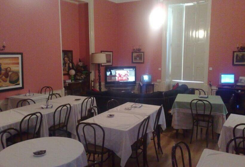Четырехместный Номер Стандарт, Central Guest House