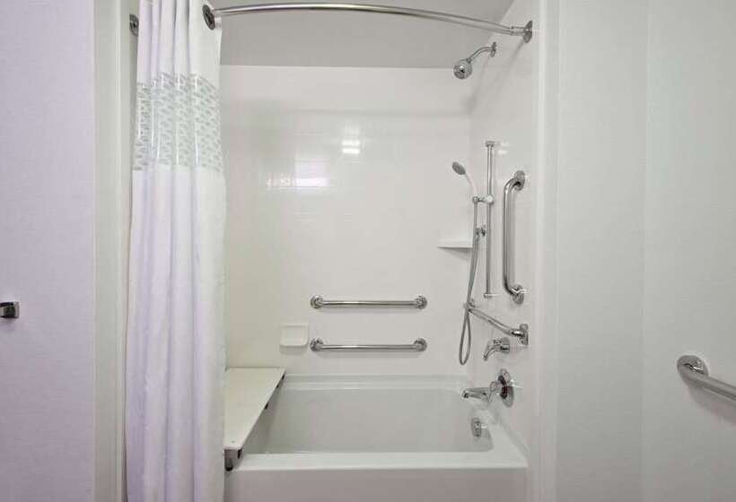 غرفة قياسية لذوى الاحتياجات الخاصة, Hampton Inn St Albans