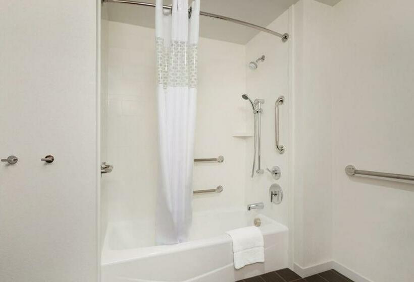 غرفة قياسية سرير كينج لذوى الإحتياجات الخاصة, Hampton Inn St Albans