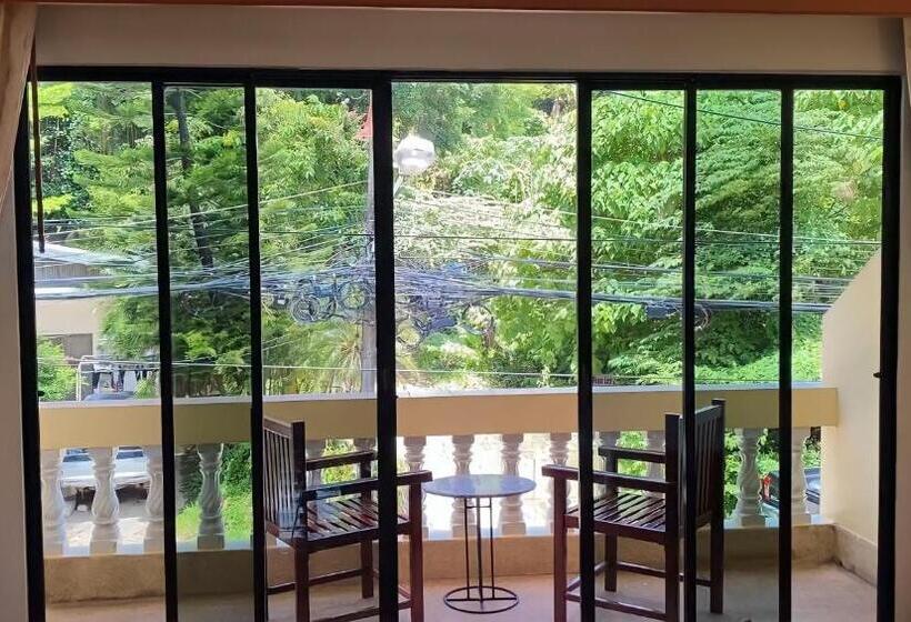 디럭스 룸, Kata View Guest House