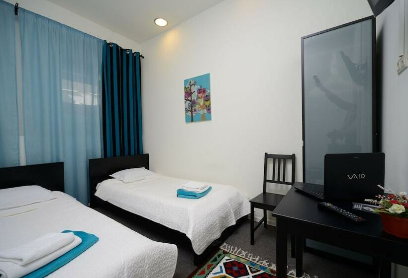 이코노미 룸 공용욕실, Petrovka 17