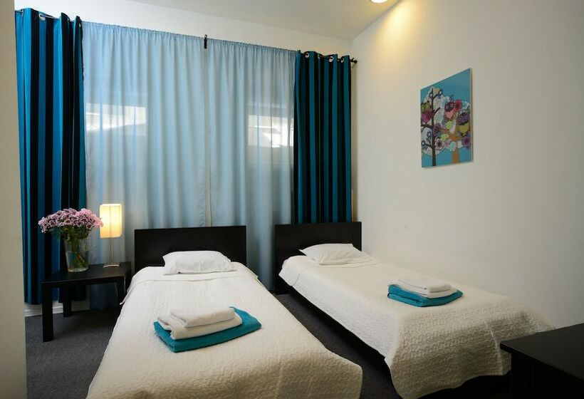 이코노미 룸 공용욕실, Petrovka 17