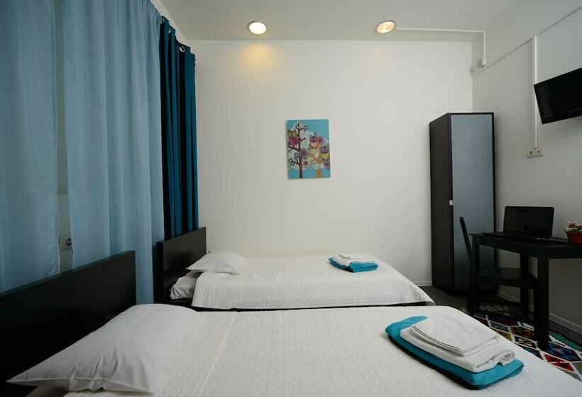 이코노미 룸 공용욕실, Petrovka 17