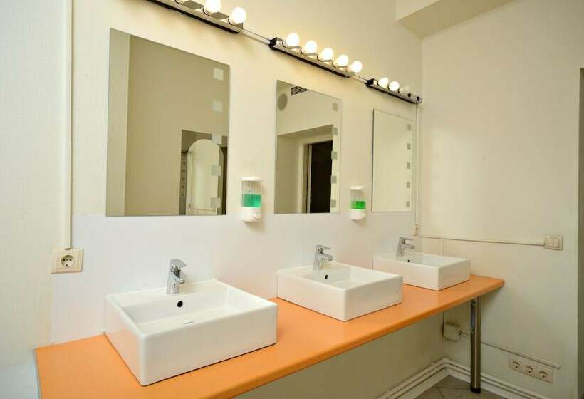 이코노미 룸 공용욕실, Petrovka 17