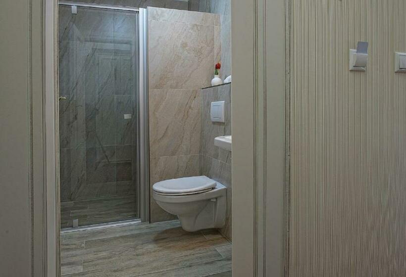 جناح, Pod Bránou