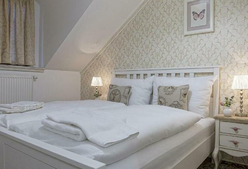 جناح, Pod Bránou