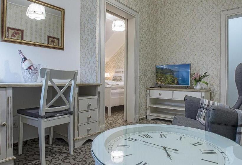 جناح, Pod Bránou