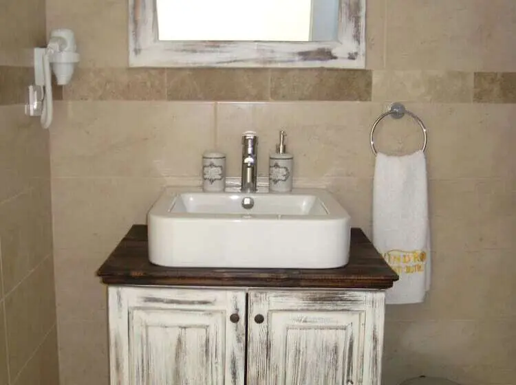 Economy Triple Room, Rüzgar Gülü