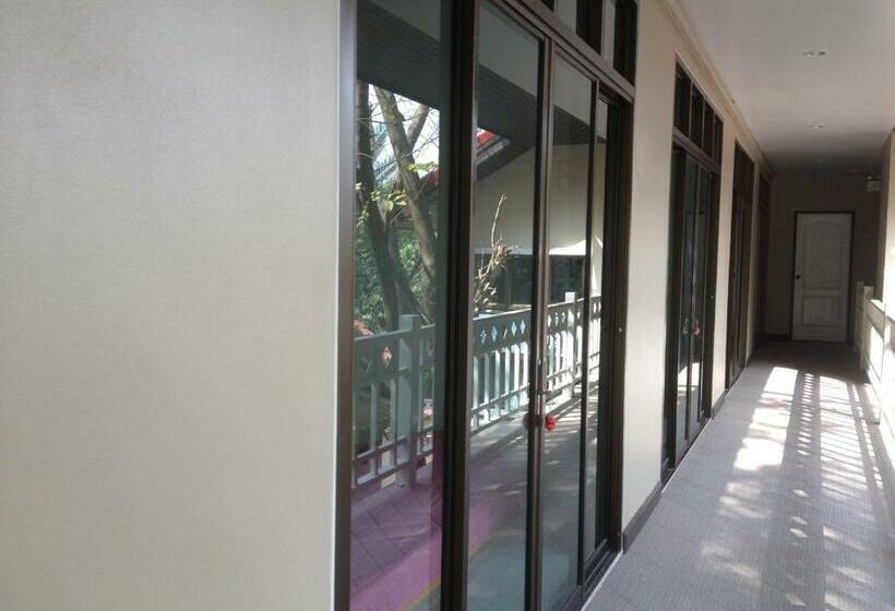 スタンダードトリプルルーム, The Old Palace Resort Klong Sa Bua