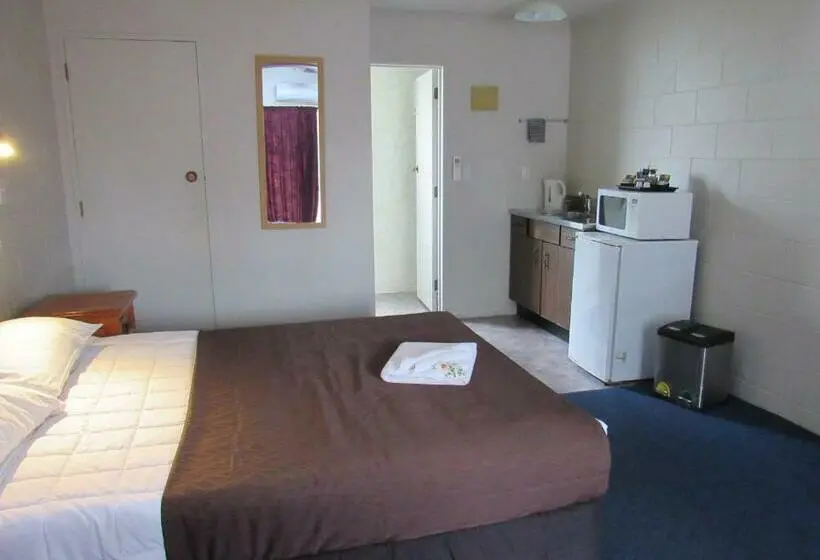 スタンダードスタジオ, Palmerston North Motel