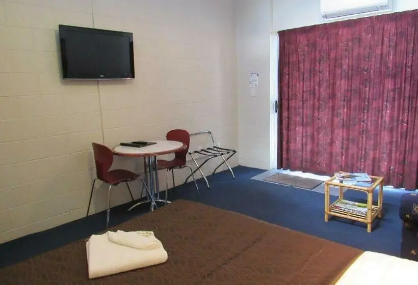 スタンダードスタジオ, Palmerston North Motel