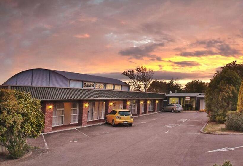 חדר משפחתי, Palmerston North Motel