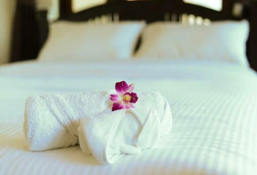 Deluxe room with river view, Ban U Thong Accommodations