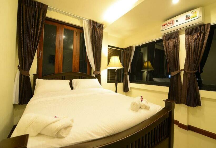 Deluxe room with river view, Ban U Thong Accommodations