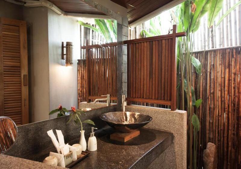 Deluxe room with river view, Ban U Thong Accommodations