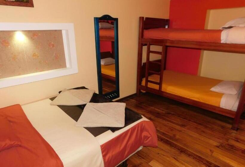 חדר סטנדרט לשלושה, Friends Hotel & Rooftop   Historic Center & Museums